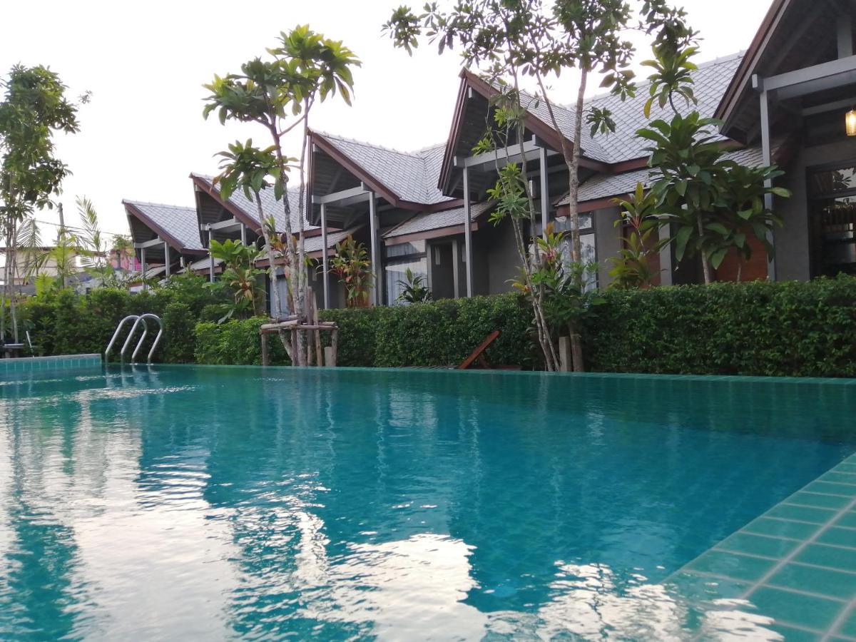 Jr Place Klong Muang Beach Exterior photo